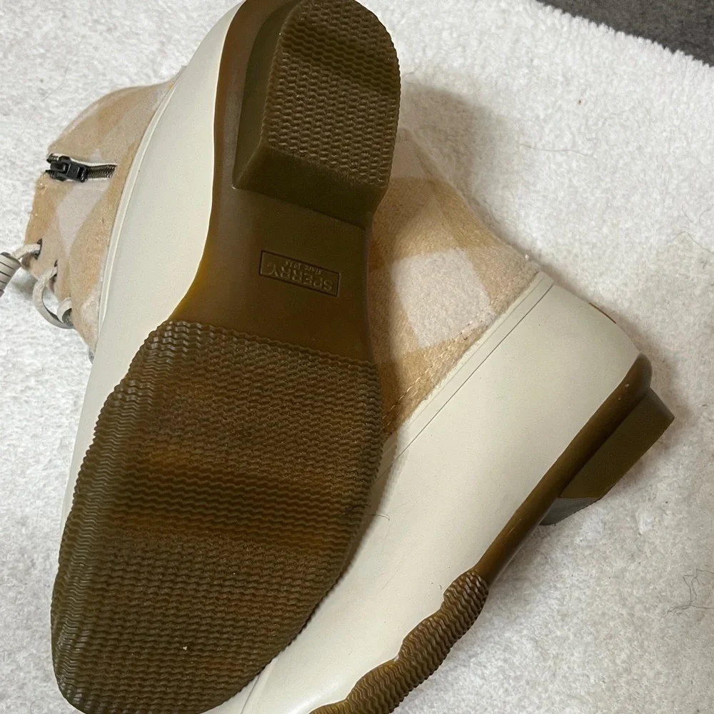 Sperry Women’s Duck Rain Boots Shoes Sz 8 Cream & Tan Saltwater Buffalo Check